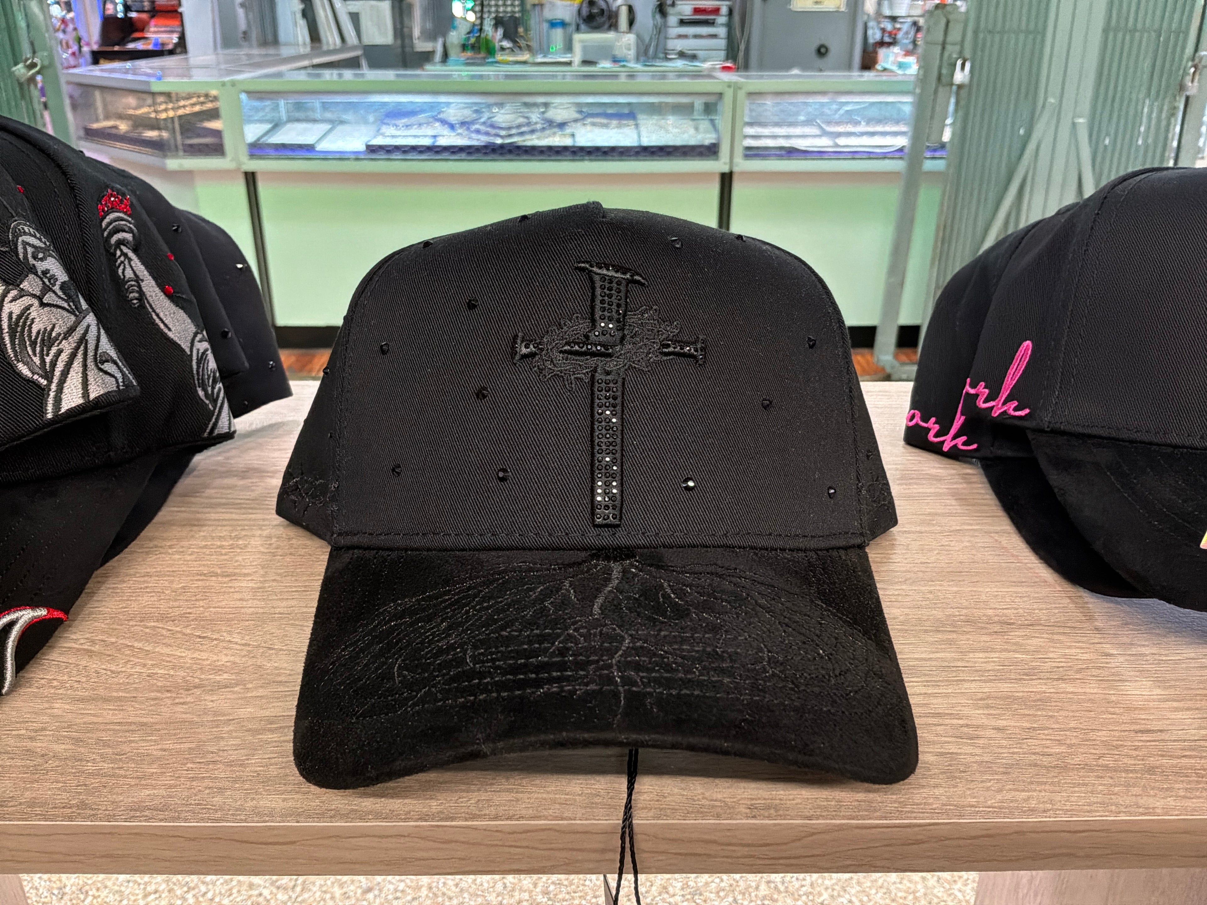 Cruz all black